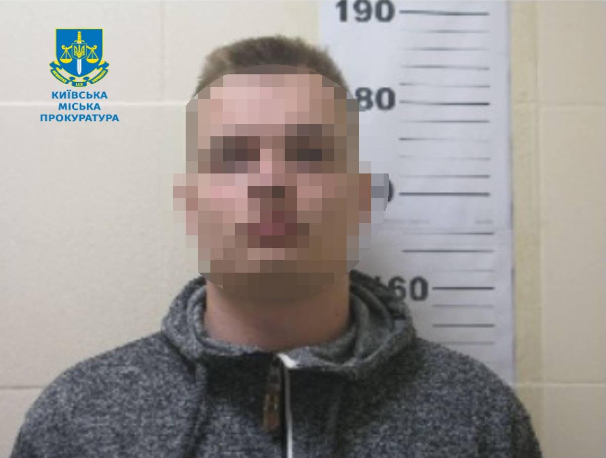 Дружина безвісти зниклого військового забула в таксі 400 тис грн, а водій їх привласнив – йому повідомлено про підозру