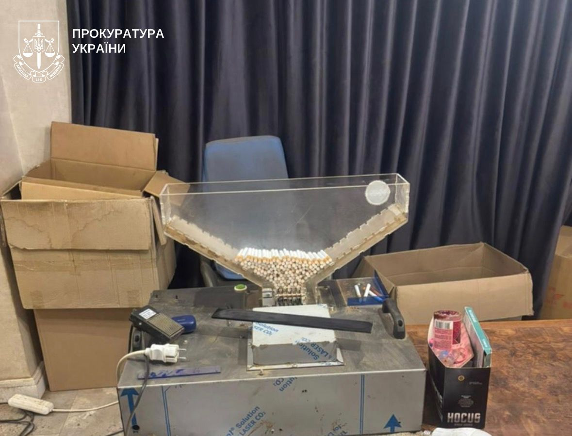 У Херсоні викрито підпільне виробництво сигарет, замасковане під житловий будинок