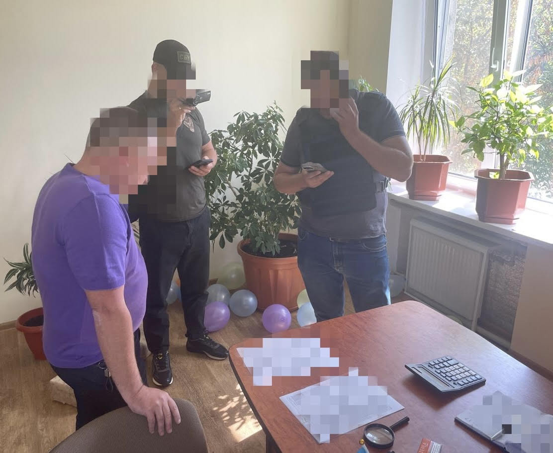 На Херсонщині судитимуть директора комунального підприємства та його спільника, які вимагали хабарі від підприємця