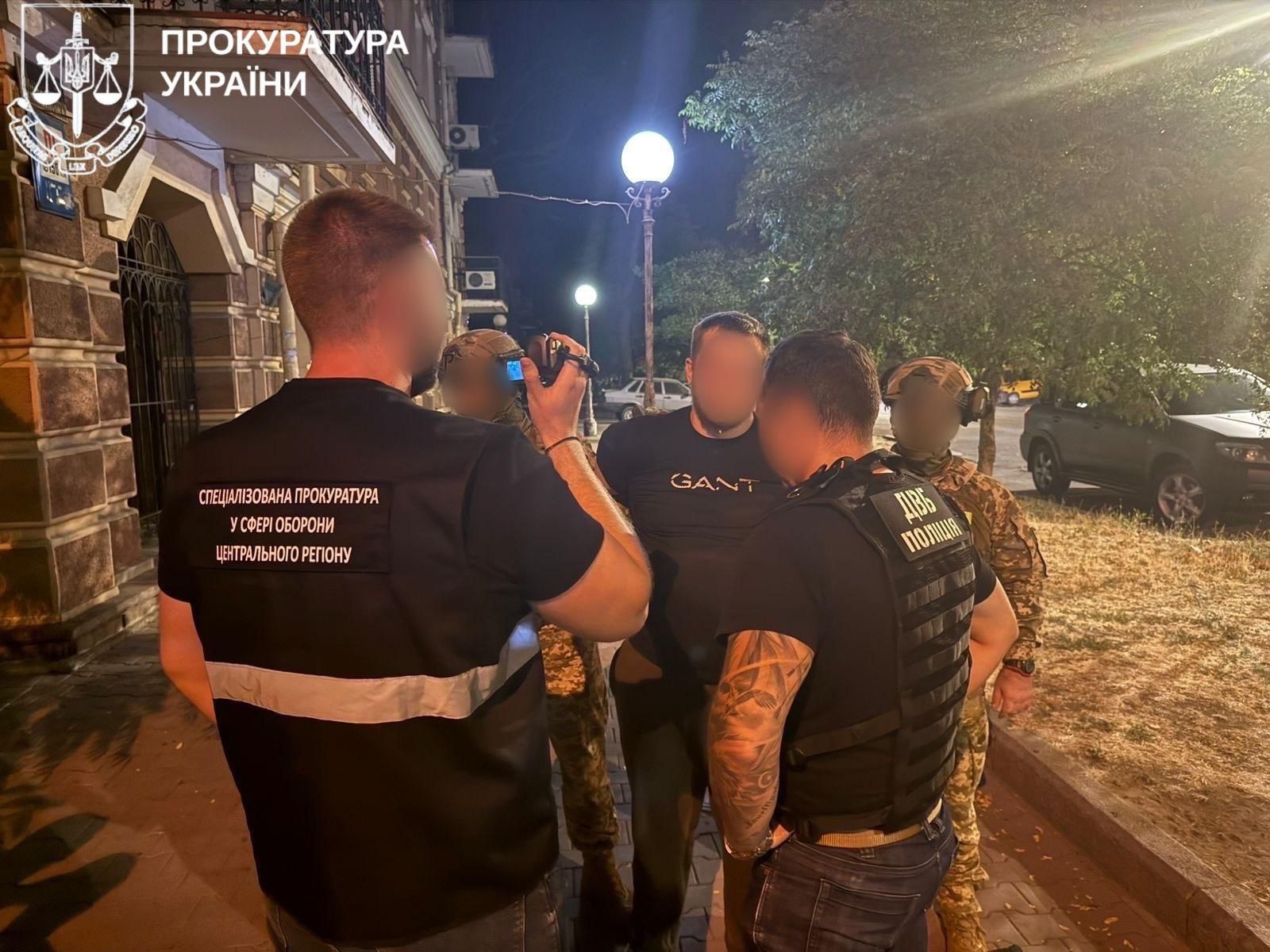 Викрито колишнього військовослужбовця, який організував схему незаконного переправлення чоловіків через державний кордон