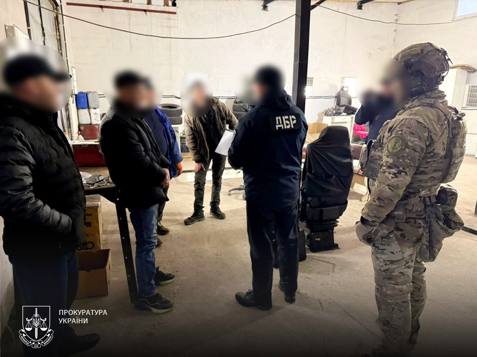 They worked at a service station instead of performing their duties: an illegal evasion scheme was exposed in Khmelnytskyi