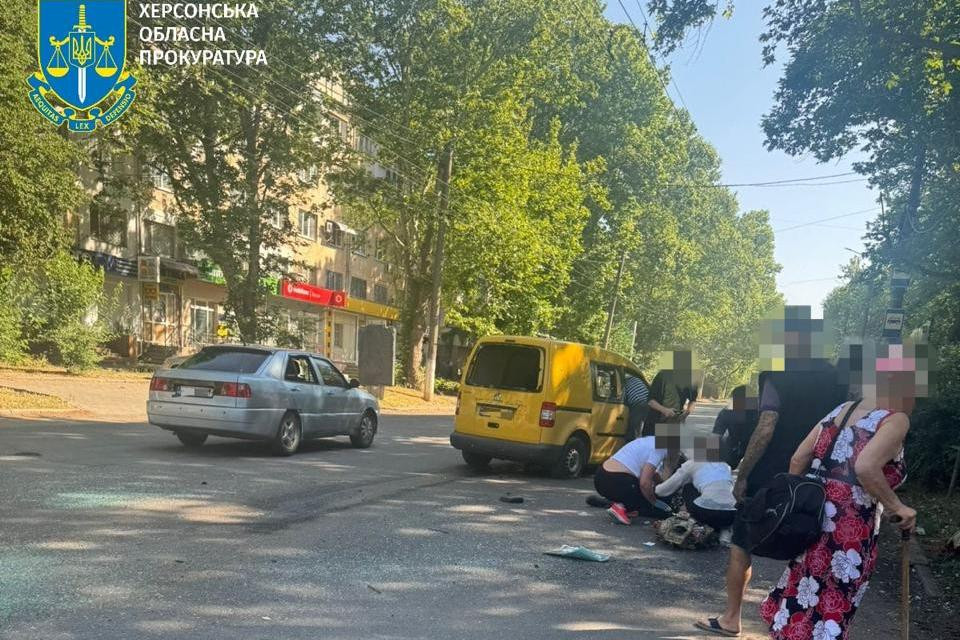 Загиблий і 27 поранених внаслідок обстрілів Херсонщини – правоохоронці документують наслідки