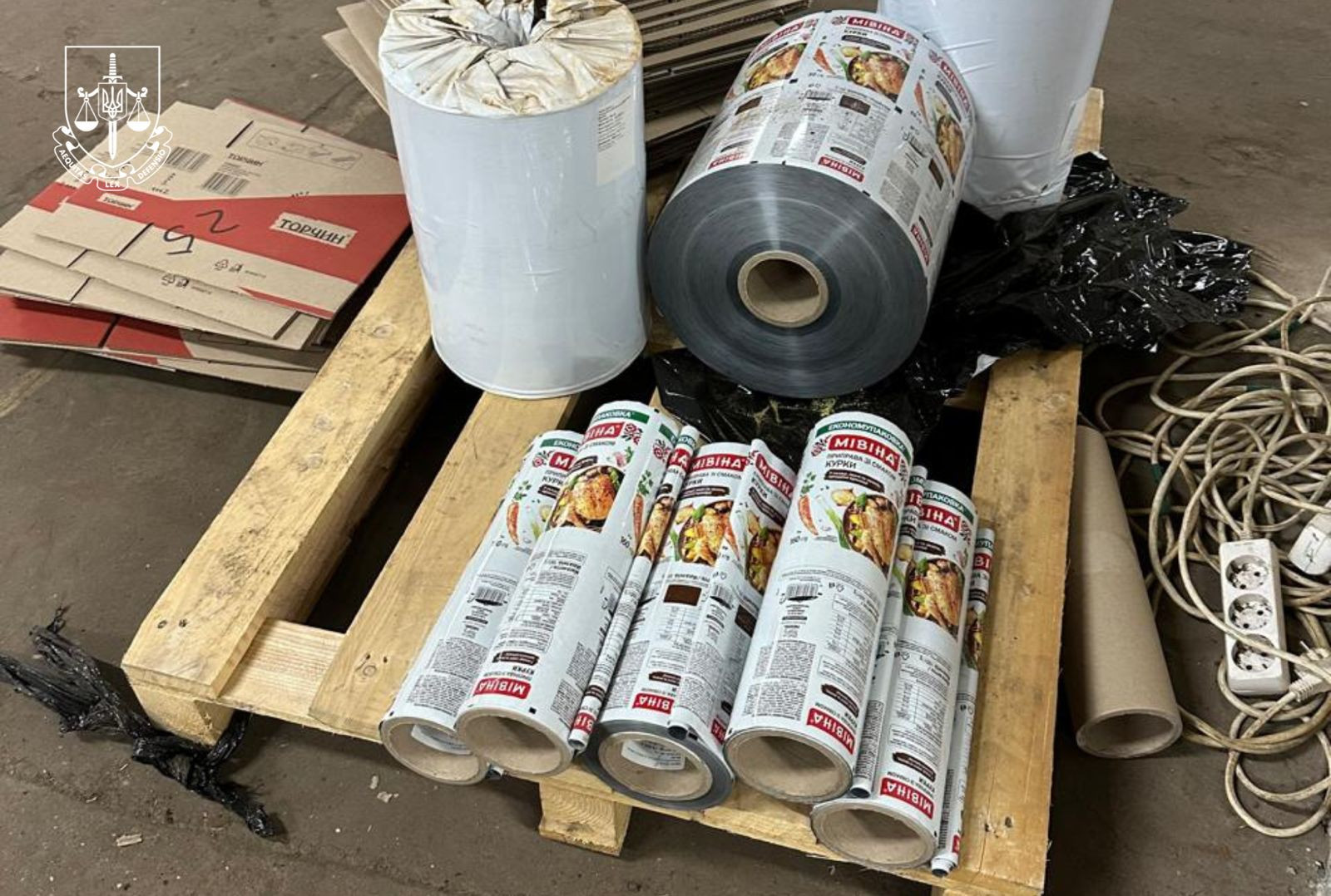 Виготовляли та продавали фальсифіковані продукти низької якості під виглядом Nestle, Мівіна та Jacobs. П’ятьом особам повідомлено про підозру (уточнено)