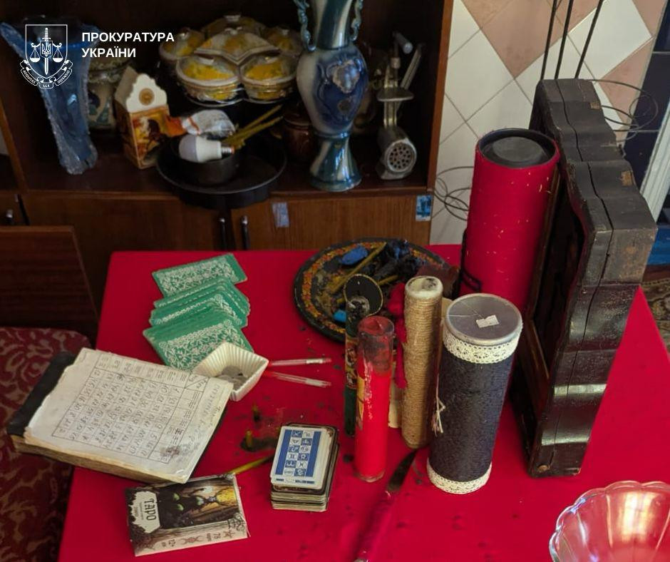 The wives of missing or dead soldiers were "visited" to return their husbands home for UAH 1.4 million - three "hereditary clairvoyants" were suspected in Kyiv