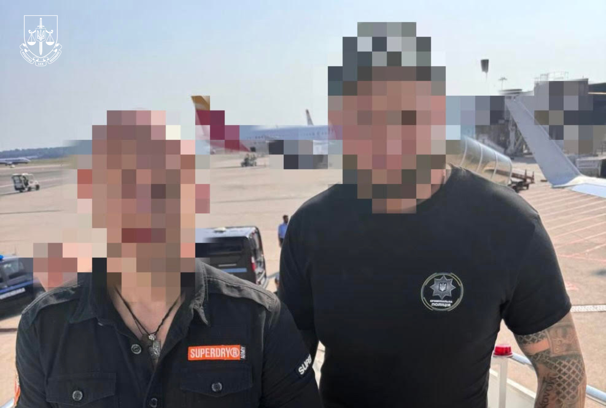 Італія видала Україні підозрюваного в організації схеми викрадення автівок та отримання викупу за них