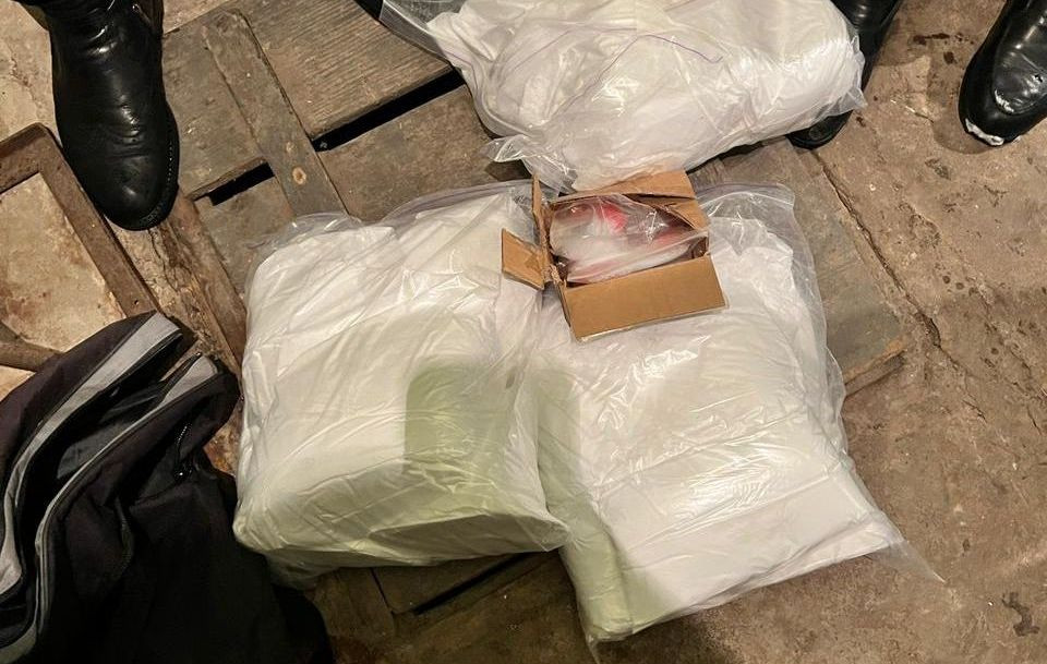 На Прикарпатті викрито наймасштабнішу за останні роки нарколабораторію – вилучено продукції на близько 20 млн грн (ФОТО)