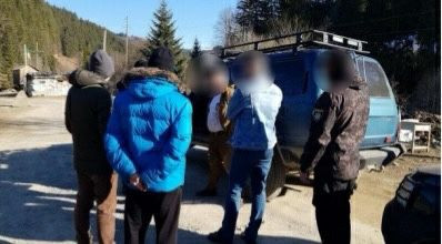 5000 доларів США з особи за організацію незаконного перетину держкордону – викрито буковинця