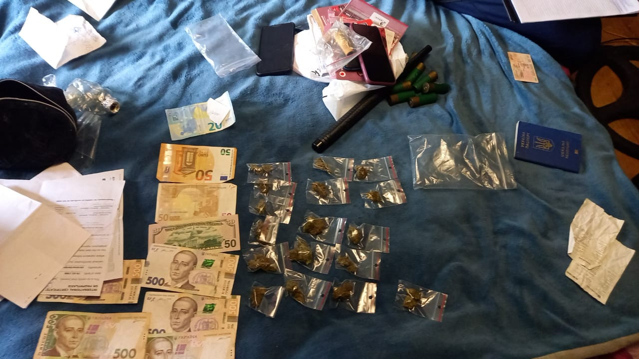 Збут наркотиків та психотропних речовин – у Чернівцях  викрито злочинну організацію