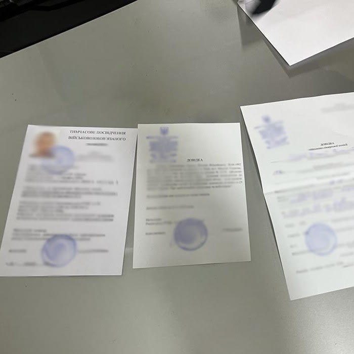 Викрито схему підробки документів для безперешкодного виїзду військовозобов’язаних чоловіків за кордон