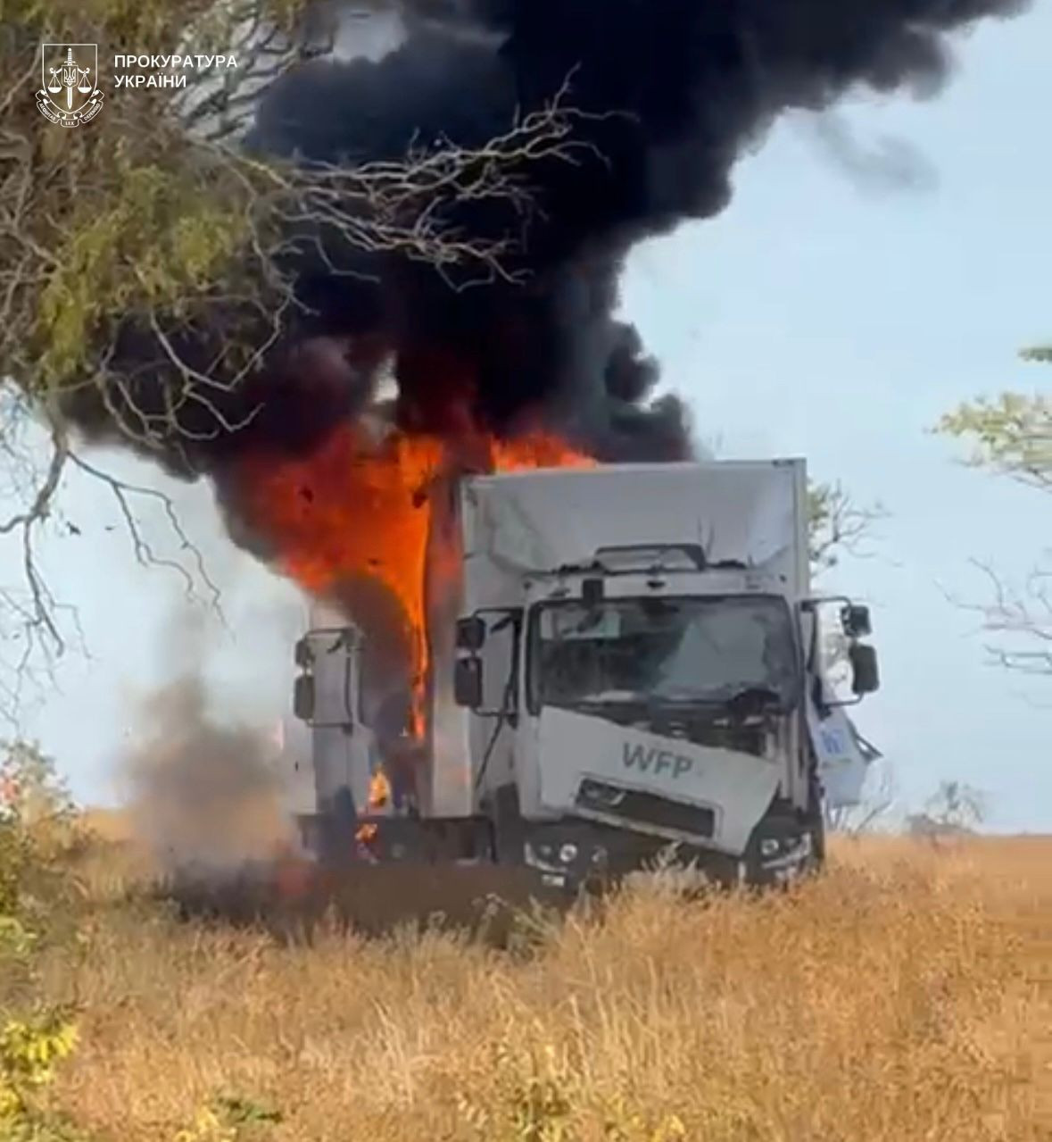 На Херсонщині окупанти вдарили дронами по цивільній автівці та вантажівкам місії ООН, є поранені — розпочато провадження