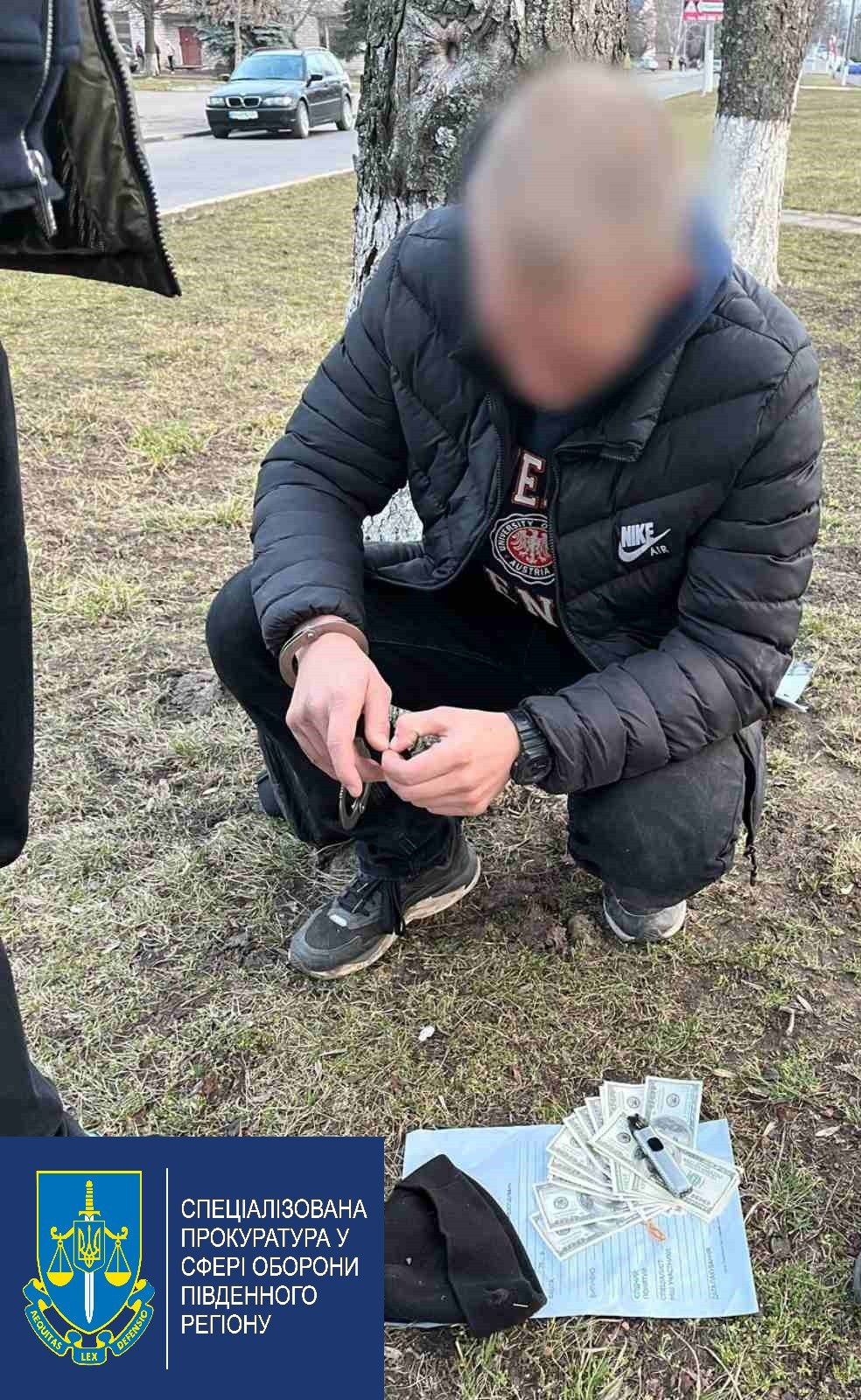 До 4 років ув’язнення з конфіскацією засуджено правоохоронця, який організував схему незаконного переправлення військовозобов’язаних за кордон