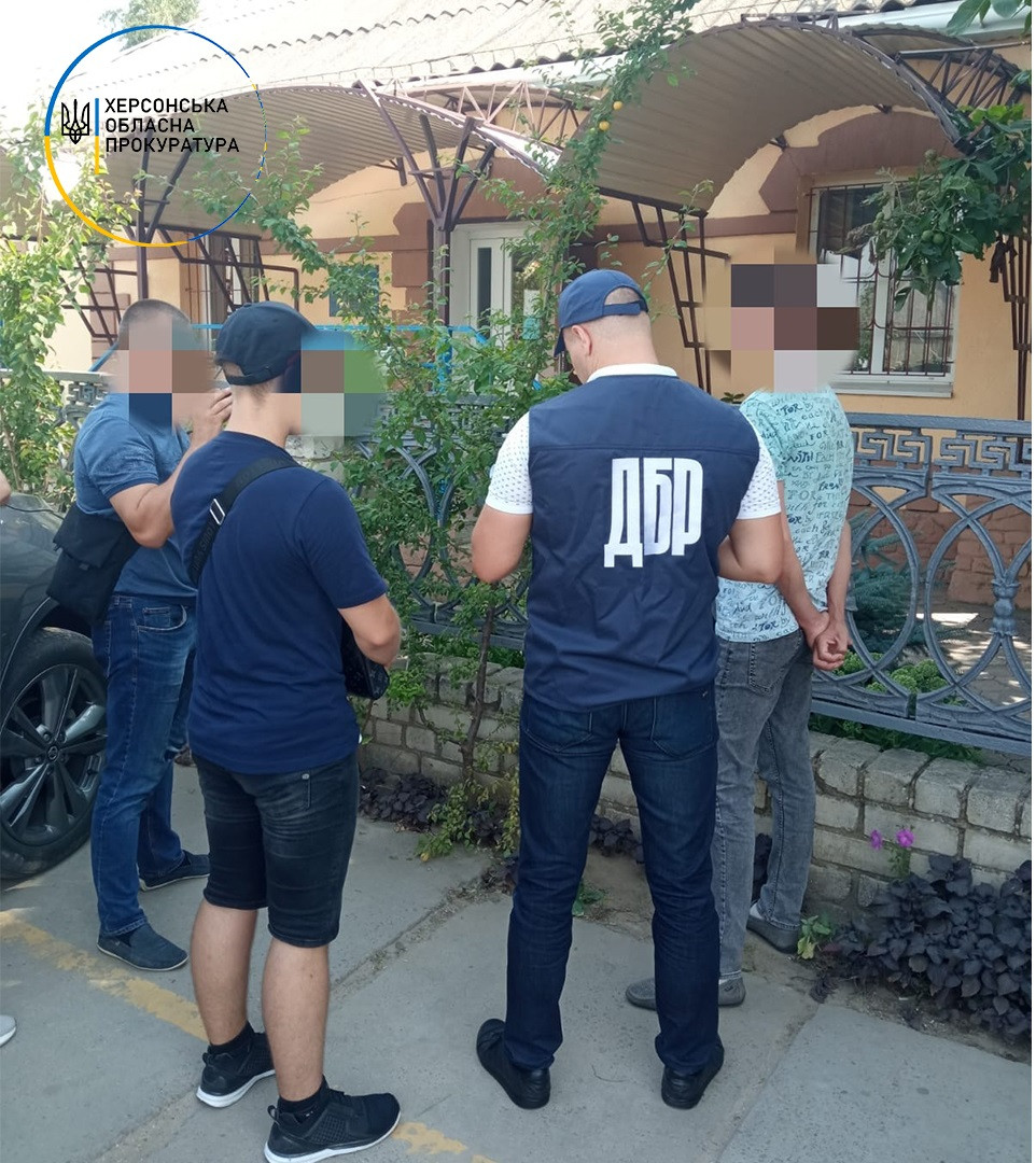 35 000 грн за дозвіл на ведення торгівлі на Чорноморському узбережжі – затримано поліцейського на Херсонщині (ФОТО)