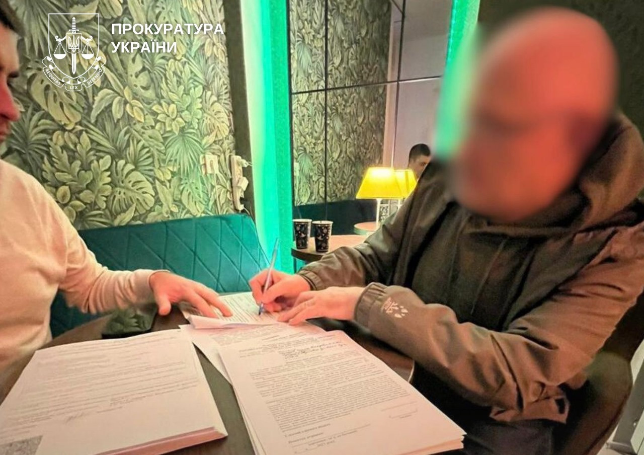 Повідомлено про підозру: видурили в американського волонтера більше 85 тис доларів на лазерну зброю проти дронів