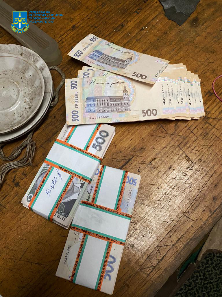 Хабар за реалізацію обладнання оборонного підприємства  – затримано головного інженера