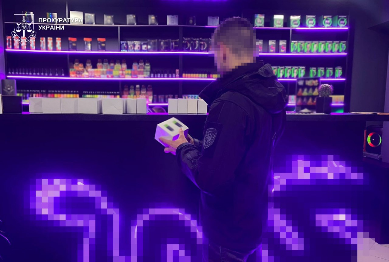 Products worth almost UAH 16 million: a network of illegal sales of counterfeit electronic cigarettes and vape liquids was exposed in Lviv
