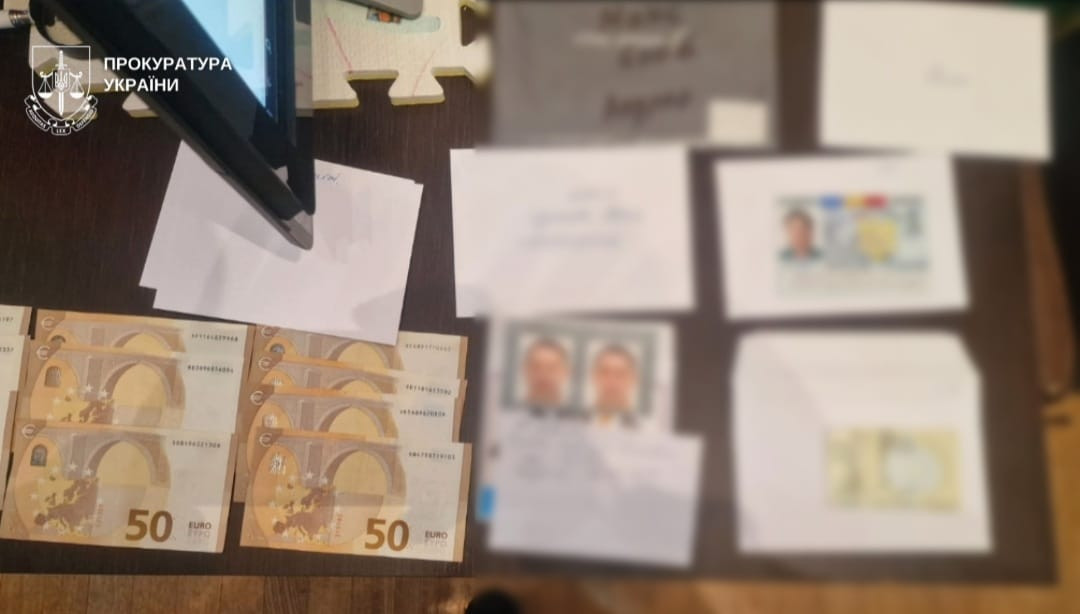 Прокурори та БЕБ викрили на Буковині угруповання, яке виготовляло та продавало фальшиві документи. Сума легалізованого від злочинної діяльності доходу перевищує 2 млн грн
