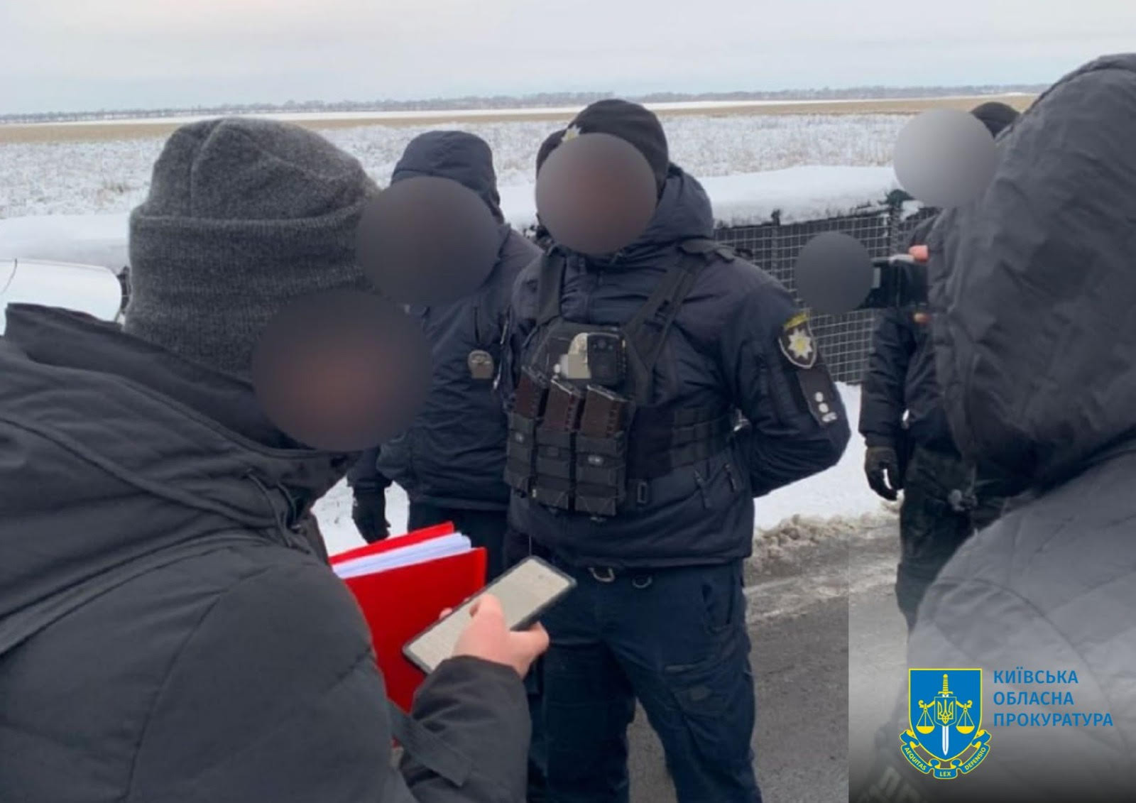 Налагодили схему одержання хабарів за непритягнення до адмінвідповідальності військових та держслужбовців – викрито двох патрульних поліцейських