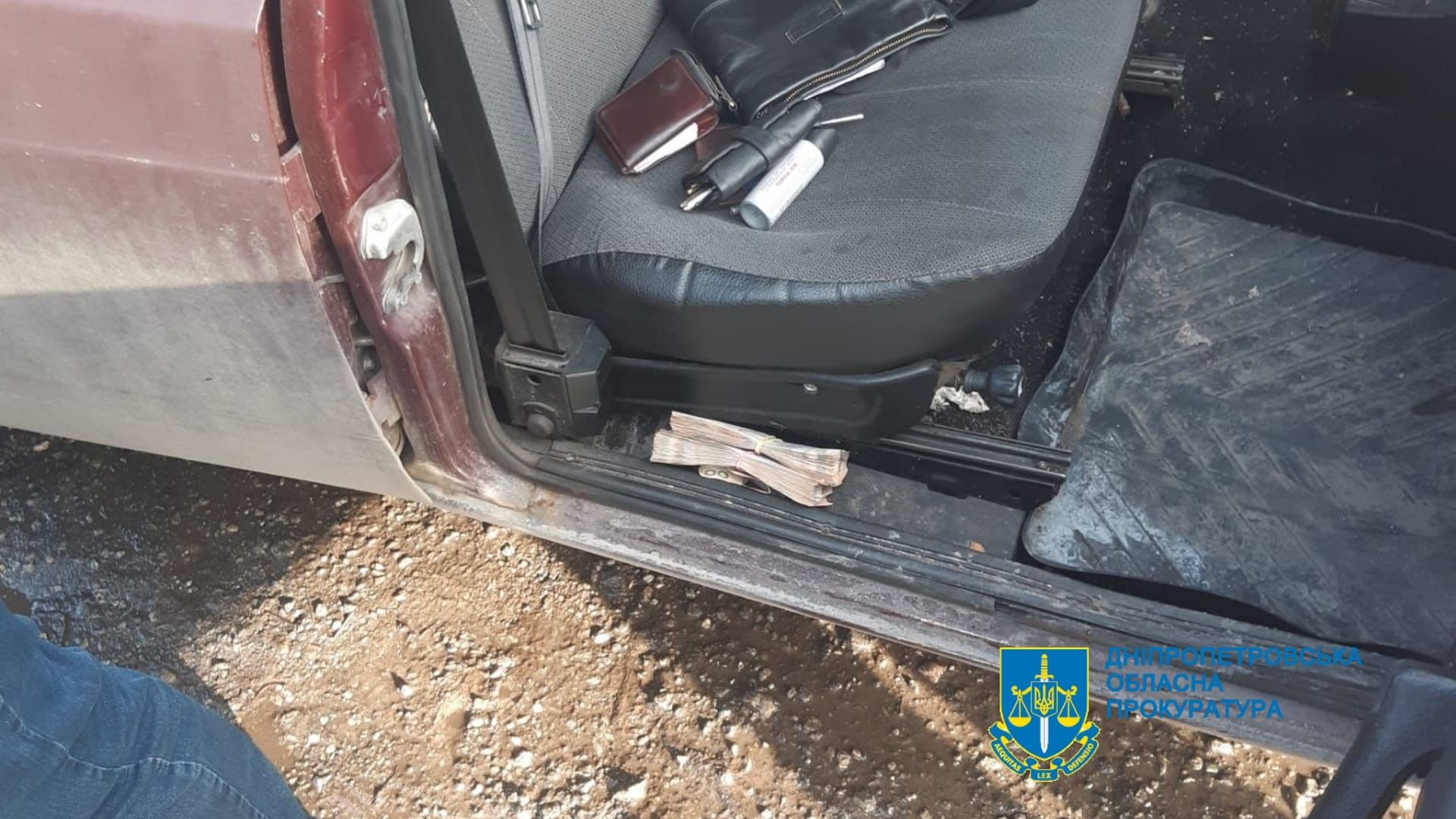 85 тис гривень за непритягнення до кримінальної відповідальності – затримано оперуповноваженого поліції на Дніпропетровщині