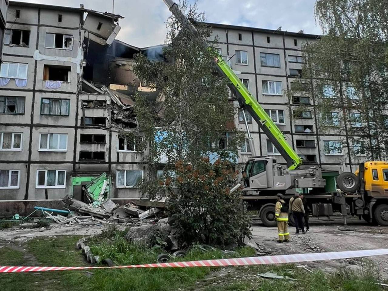 Окупанти поцілили БпЛА по багатоквартирному будинку на Донеччині – розпочато розслідування за фактом поранення жінки та неповнолітнього