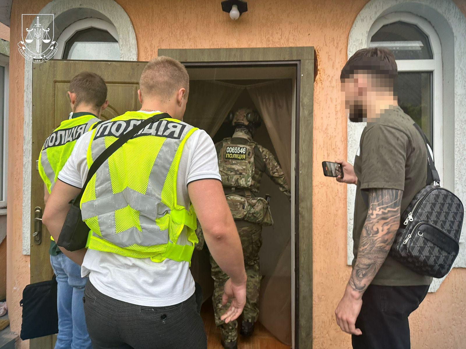 З Вірменії екстрадовано організатора шахрайської схеми, через яку волонтери та військові втратили понад 20 млн грн