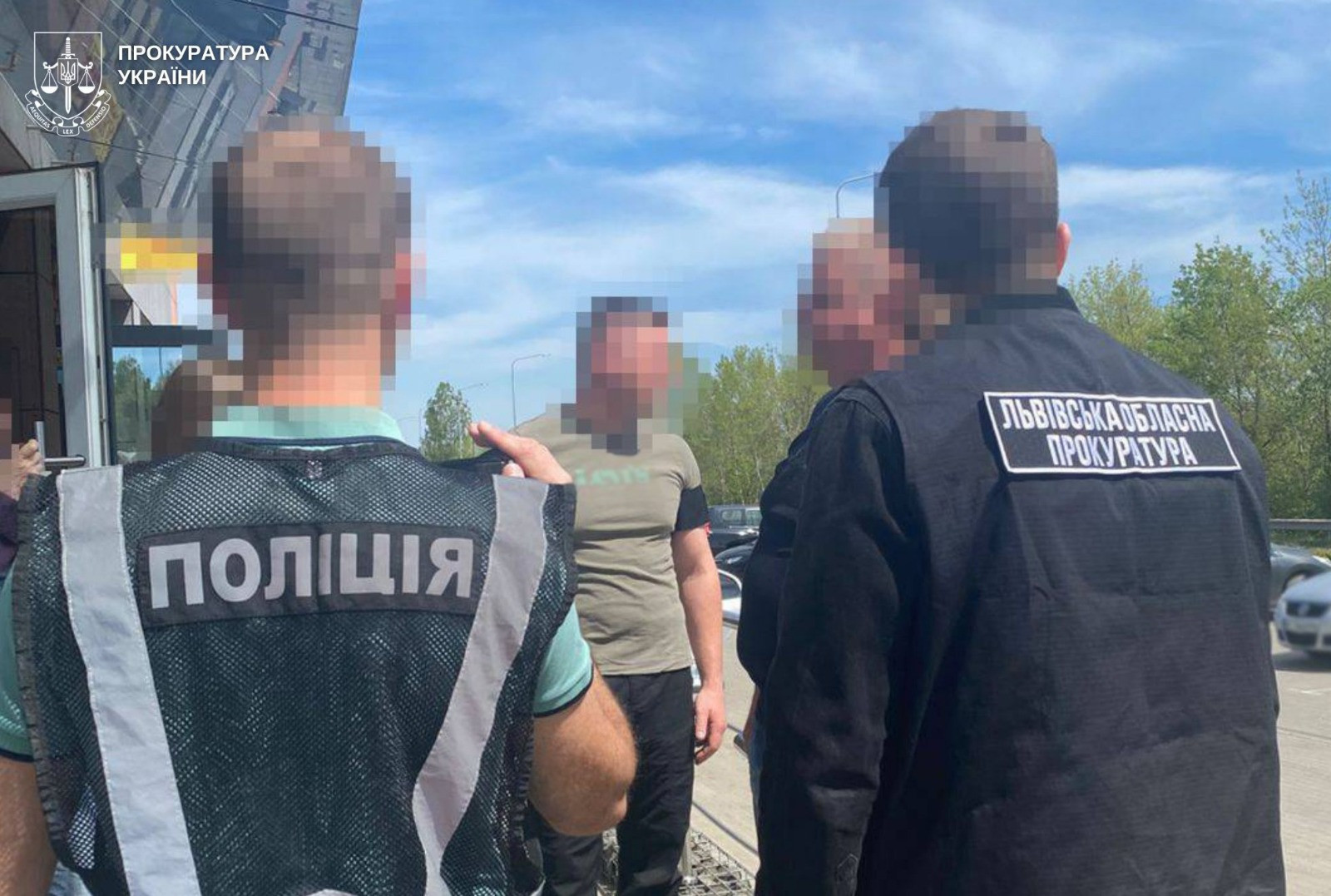 The case against a foreigner suspected of extorting 12,000 US dollars for help in avoiding service has been sent to court